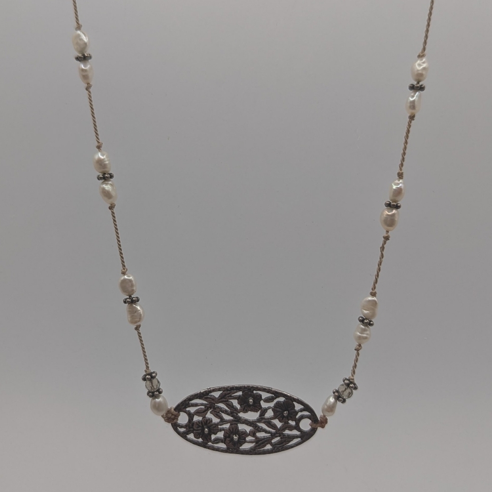 Gorgeous Vintage Sterling Silver Pearl Knotted Necklace.